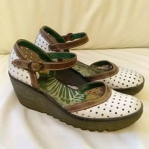 Fly London white/brown wedge Sz40